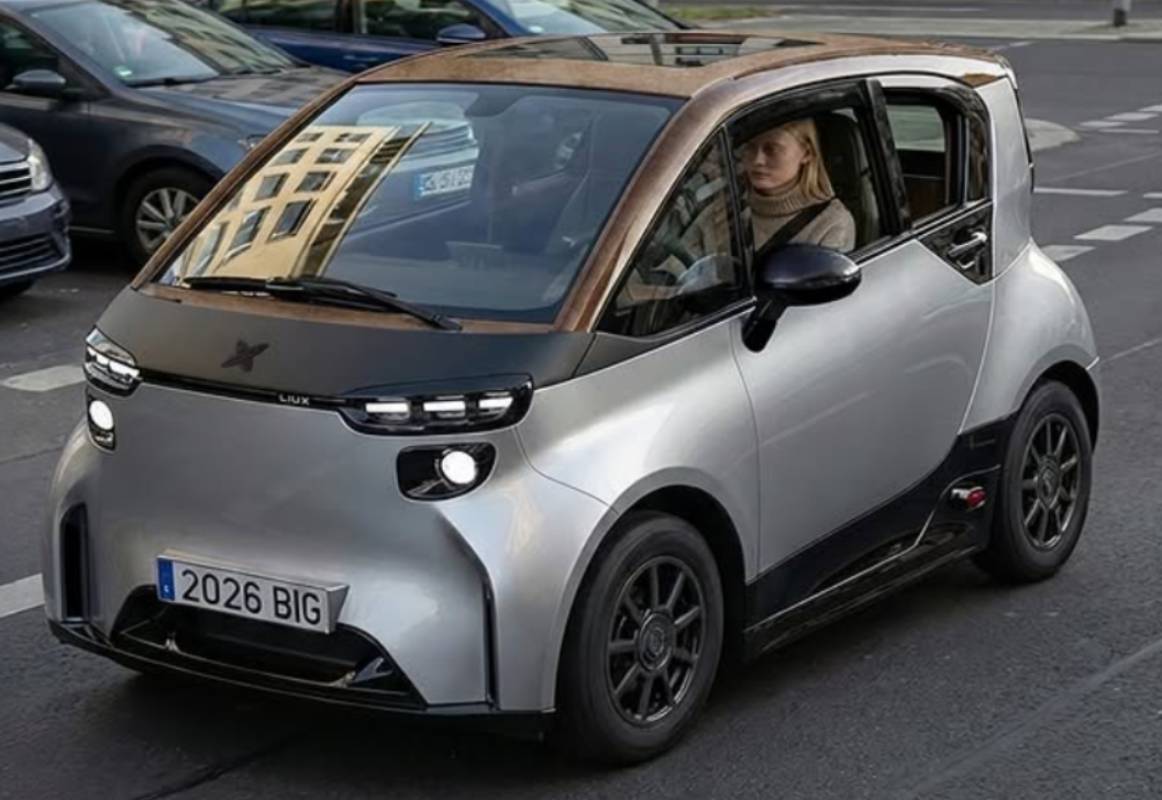 En la fábrica de Azuqueca de Henares se va a fabricar el Liux Big, un biplaza eléctrico