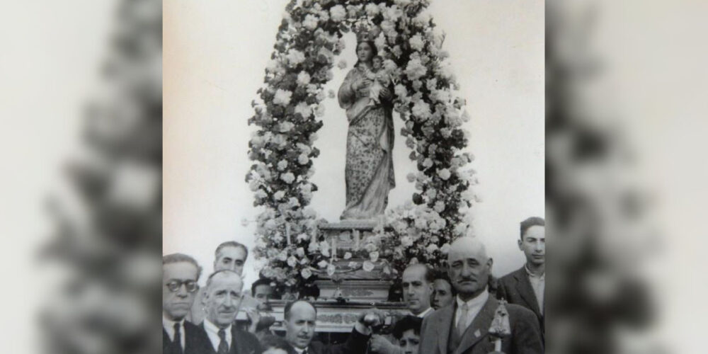 Foto antigua de la Cofradía de la Virgen del Valle. Fuente: Cofradía de la Virgen del Valle.
