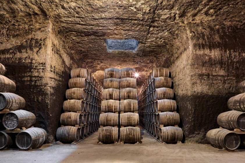 Cueva de Tomelloso donde se elabora vino.