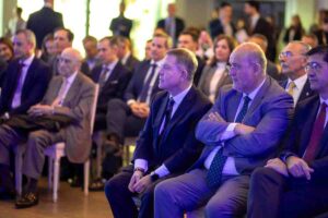 Emiliano García-Page junto a los vicepresidentes José Luis Martínez Guijarro y José Manuel Caballero.