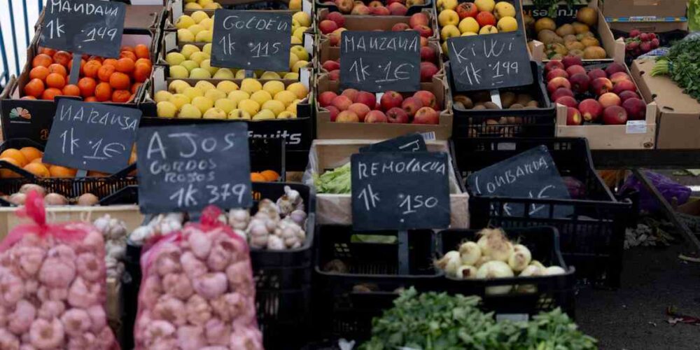 Un mercado de frutas.