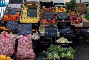Un mercado de frutas.