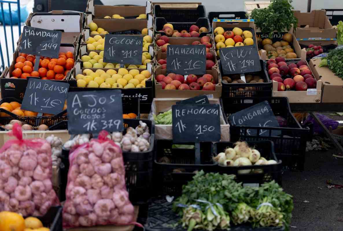 Un mercado de frutas.