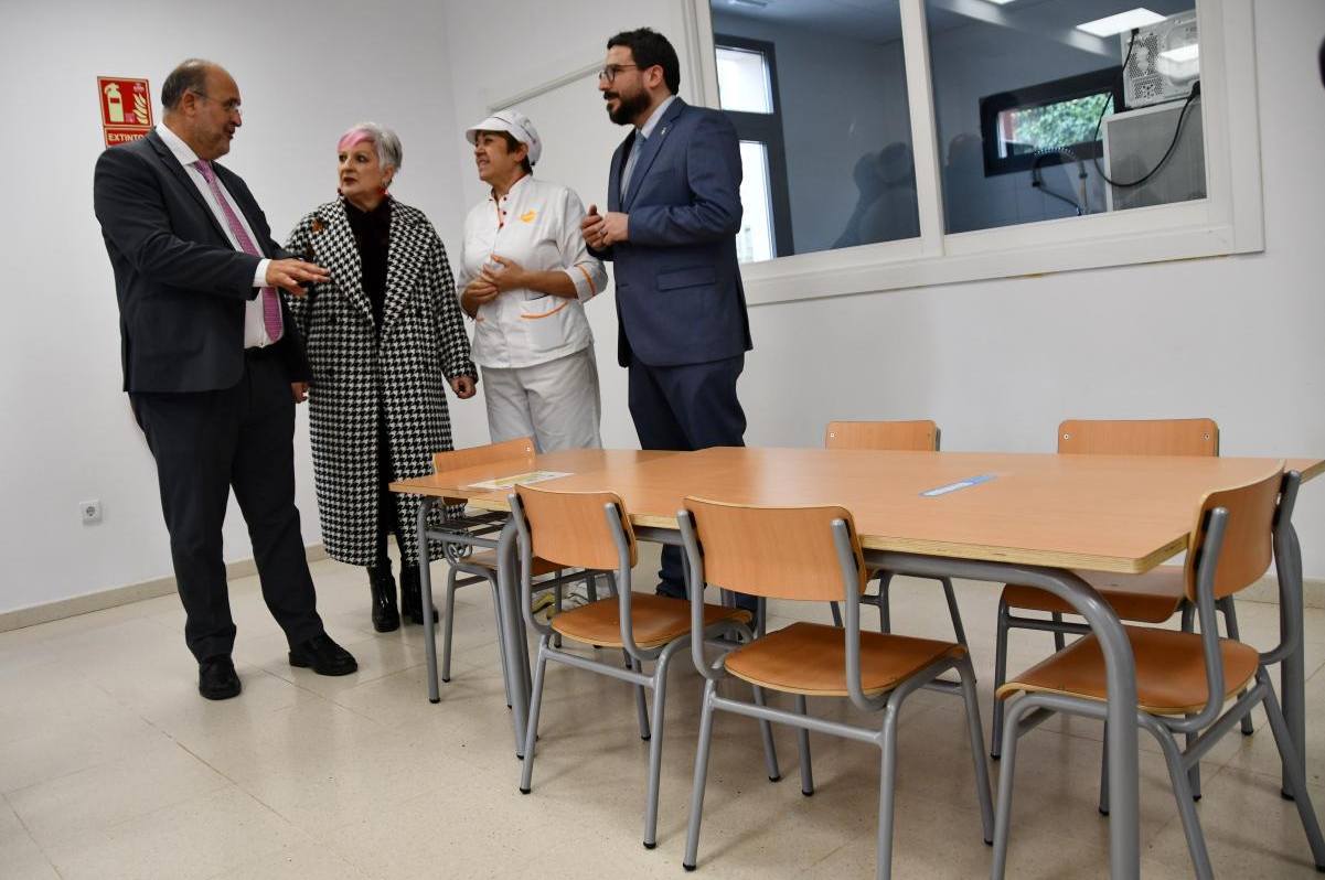 Martínez Guijarro visita CEIP ‘Maestra Plácida’