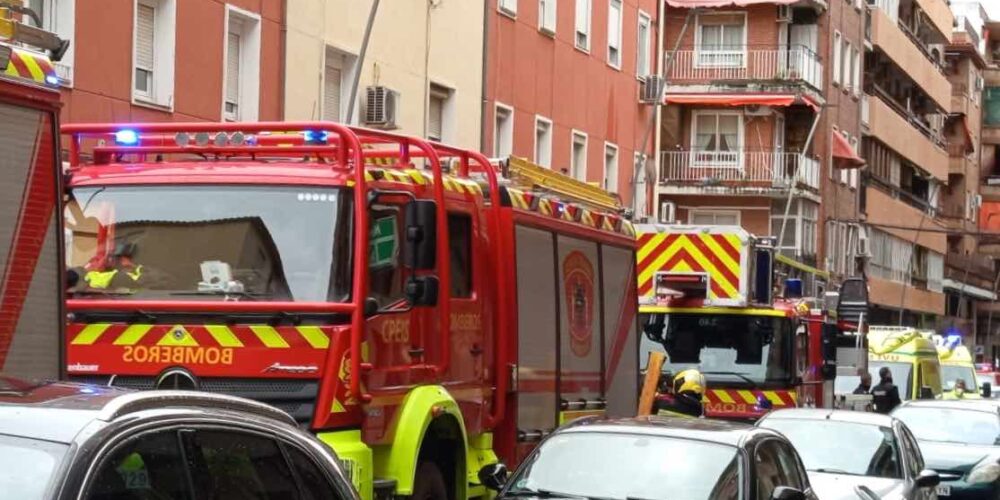 El incendio se ha producido en la calle Ángel del Alcázar, en Talavera. Foto: ENCLM/David Engenios