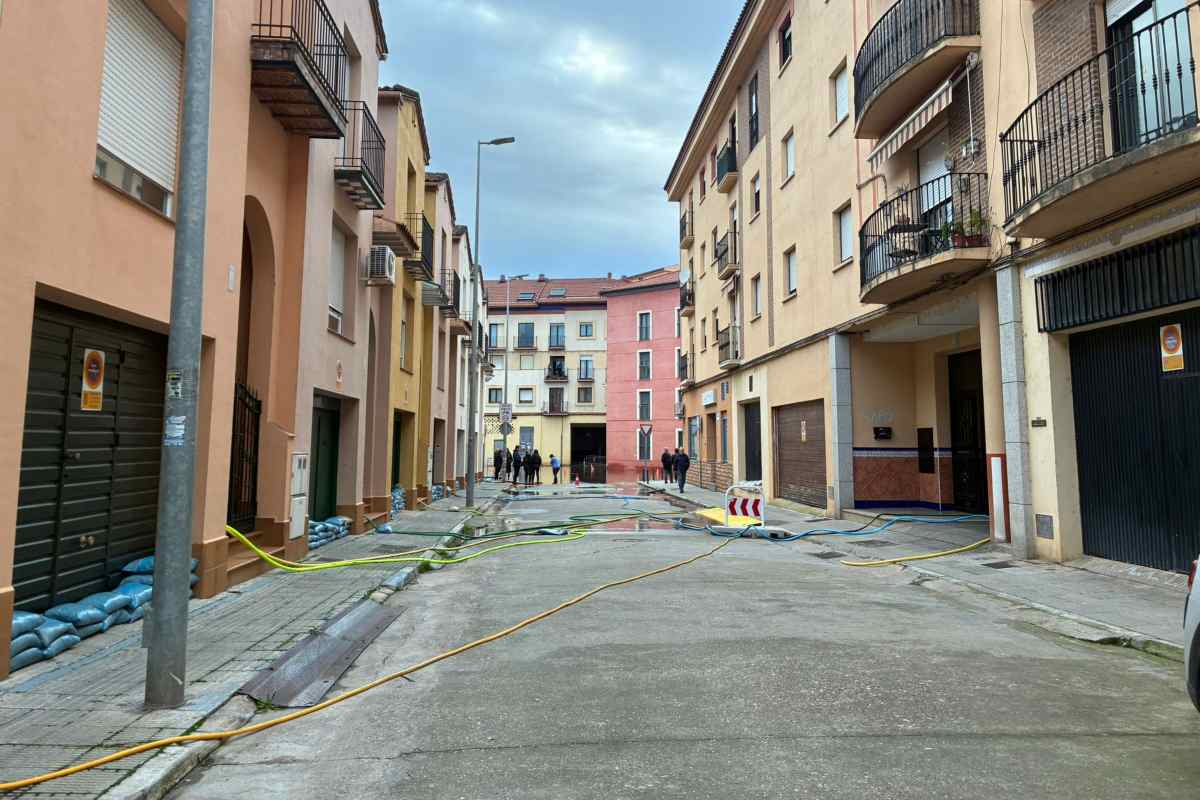 Inundaciones en la calle Entretorres de Talavera el domingo 8 de febrero de 2026. Foto: ENCLM/David Engenios