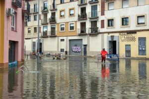Inundaciones en la calle Entretorres de Talavera el domingo 8 de febrero de 2026. Foto: ENCLM/David Engenios