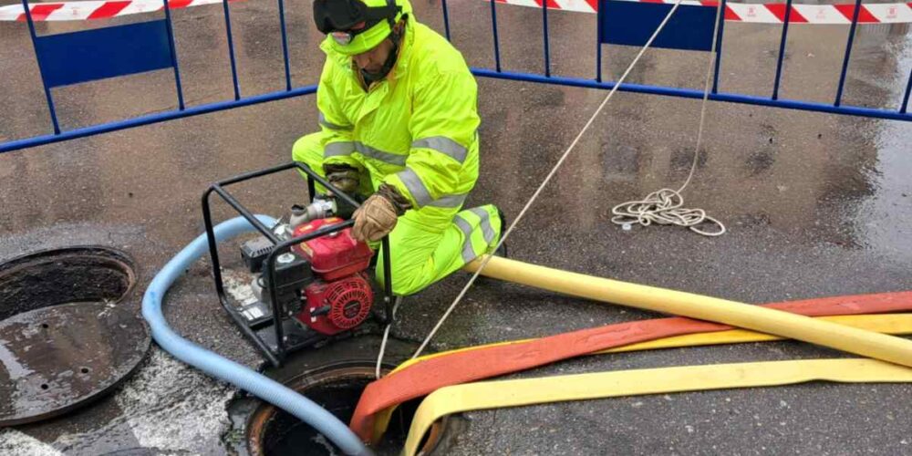 Efectivo del Infocam trabajando en las zonas inundadas de Talavera