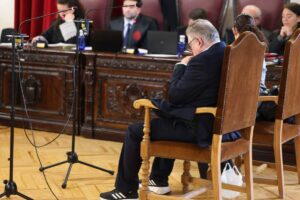 El médico y la enfermera a los que se juzga en la Audiencia Provincial de Toledo. Imagen: Efe.
