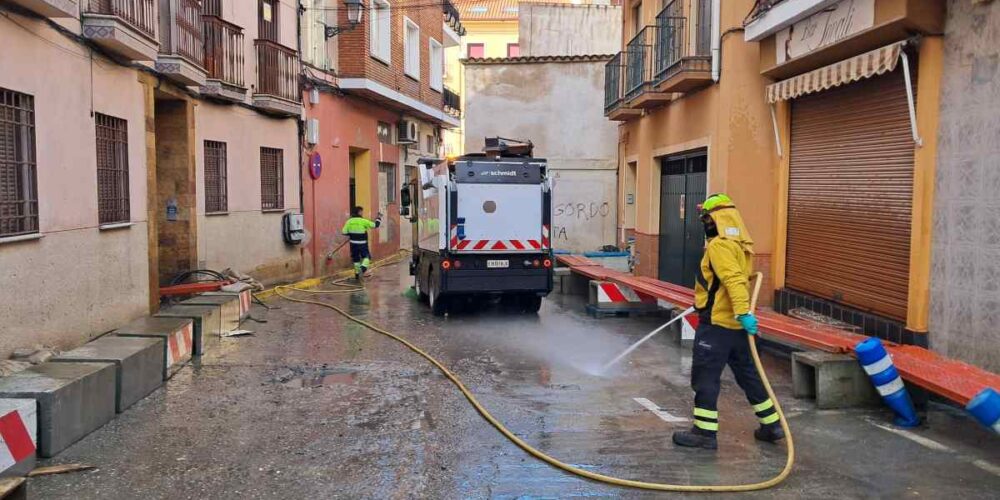 Tareas de limpieza en Talavera tras las inundaciones. Foto: Infocam