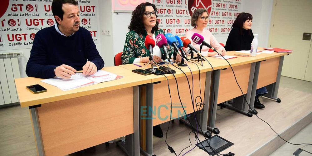 Lola Alcónez, secretaria general de UGT CLM, junto a miembros de la Ejecutiva regional. Foto: Rebeca Arango.