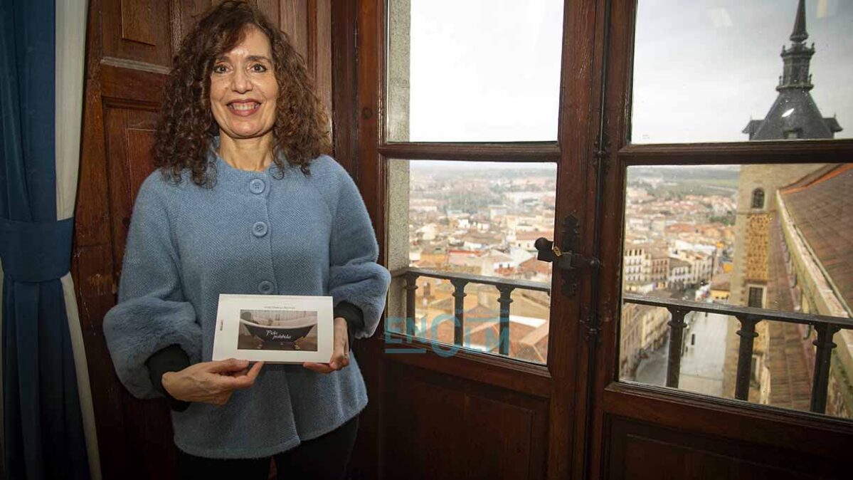 La escritora Macarena Alonso en la Biblioteca de Castilla-La Mancha. Foto: Rebeca Arango.