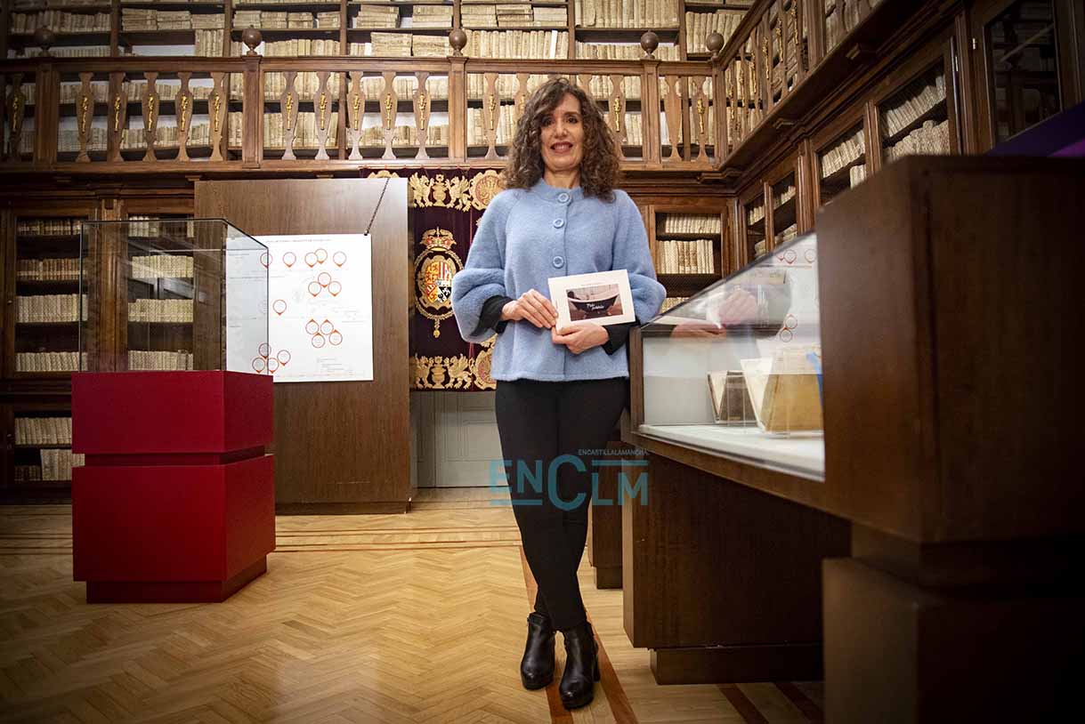 La escritora Macarena Alonso en la Biblioteca de Castilla-La Mancha. Foto: Rebeca Arango.