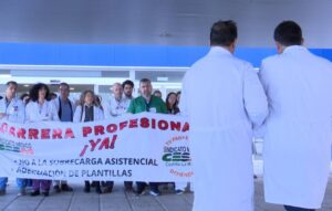 Concentración de médicos en Toledo con motivo de la huelga de facultativos. Foto: Rebeca Arango.