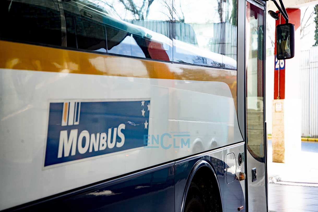 Autobús de Monbus. Foto: ENCLM/Rebeca Arango.