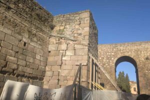 Foto de las murallas de la calle Carnicerías, en Talavera