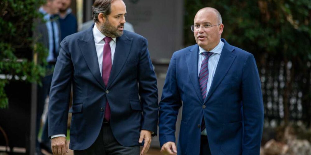 El presidente del PP de Castilla-La Mancha, Paco Núñez, y el portavoz del PP en el Congreso, Miguel Tellado.