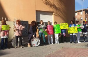 Trabajadores de la escuela de educación infantil El Olivo de Toledo y responsables de UGT Servicios Públicos