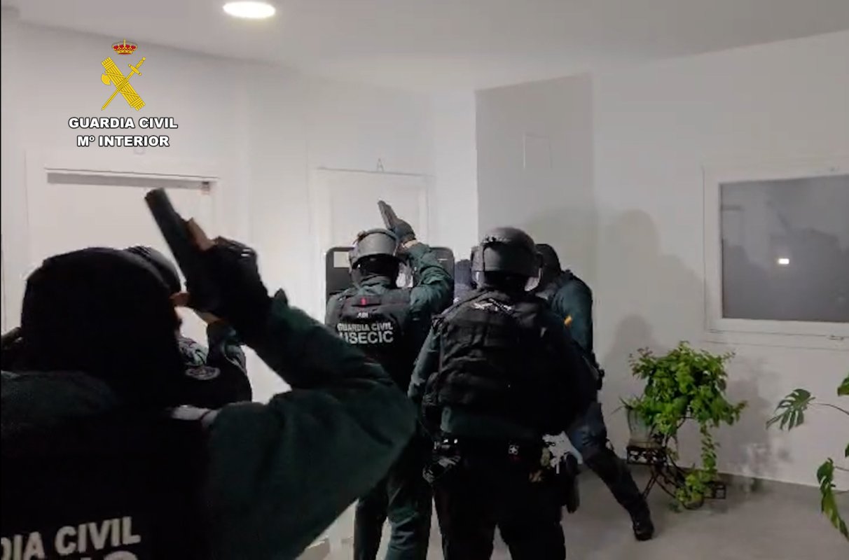 Imagen de una de las entradas de la Guardia Civil.