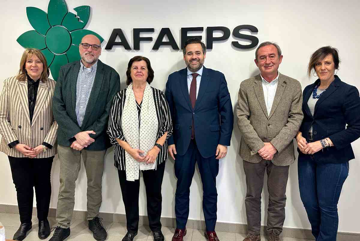 Núñez durante su visita este viernes a la asociación AFAEPS