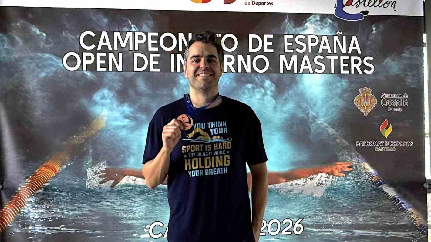 Francisco Javier Peña, con su medalla.
