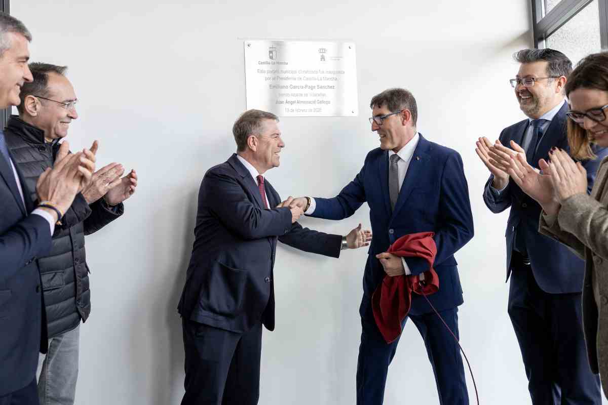 Inauguración de la piscina municipal climatizada de Villacañas (Toledo).