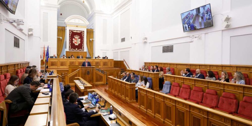 Pleno en las Cortes de Castilla-La Mancha.