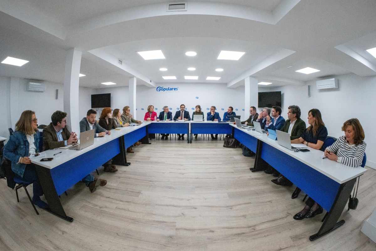 Paco Núñez se reunió con responsables del área sectorial de su partido.