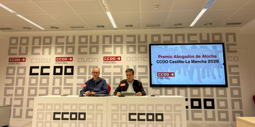 El secretario general de CCOO en Castilla-La Mancha, Javier Ortega y el portavoz del jurado, Antonio Arrogante