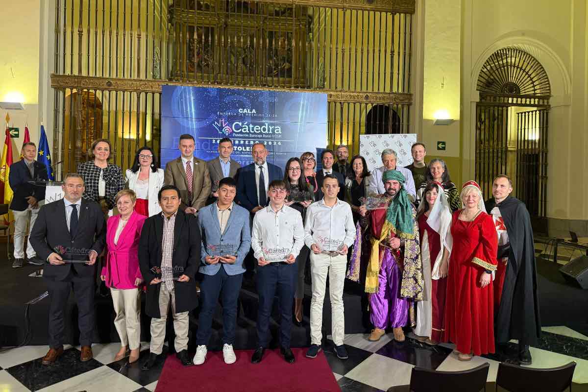 Foto de familia de los premios de La Cátedra Fundación Eurocaja Rural-UCLM