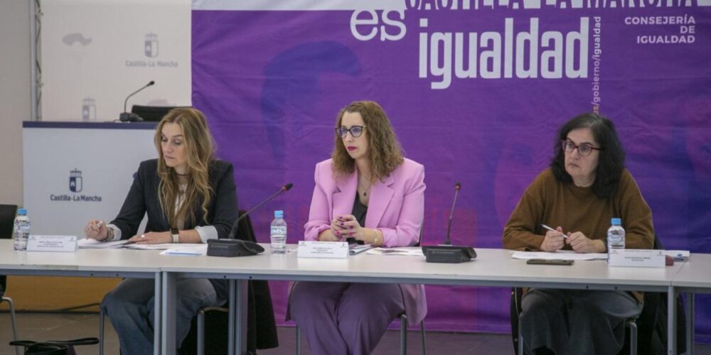 La consejera de Igualdad, Sara Simón, ha presidido la Mesa Técnica contra la Trata con Fines de Explotación Sexual