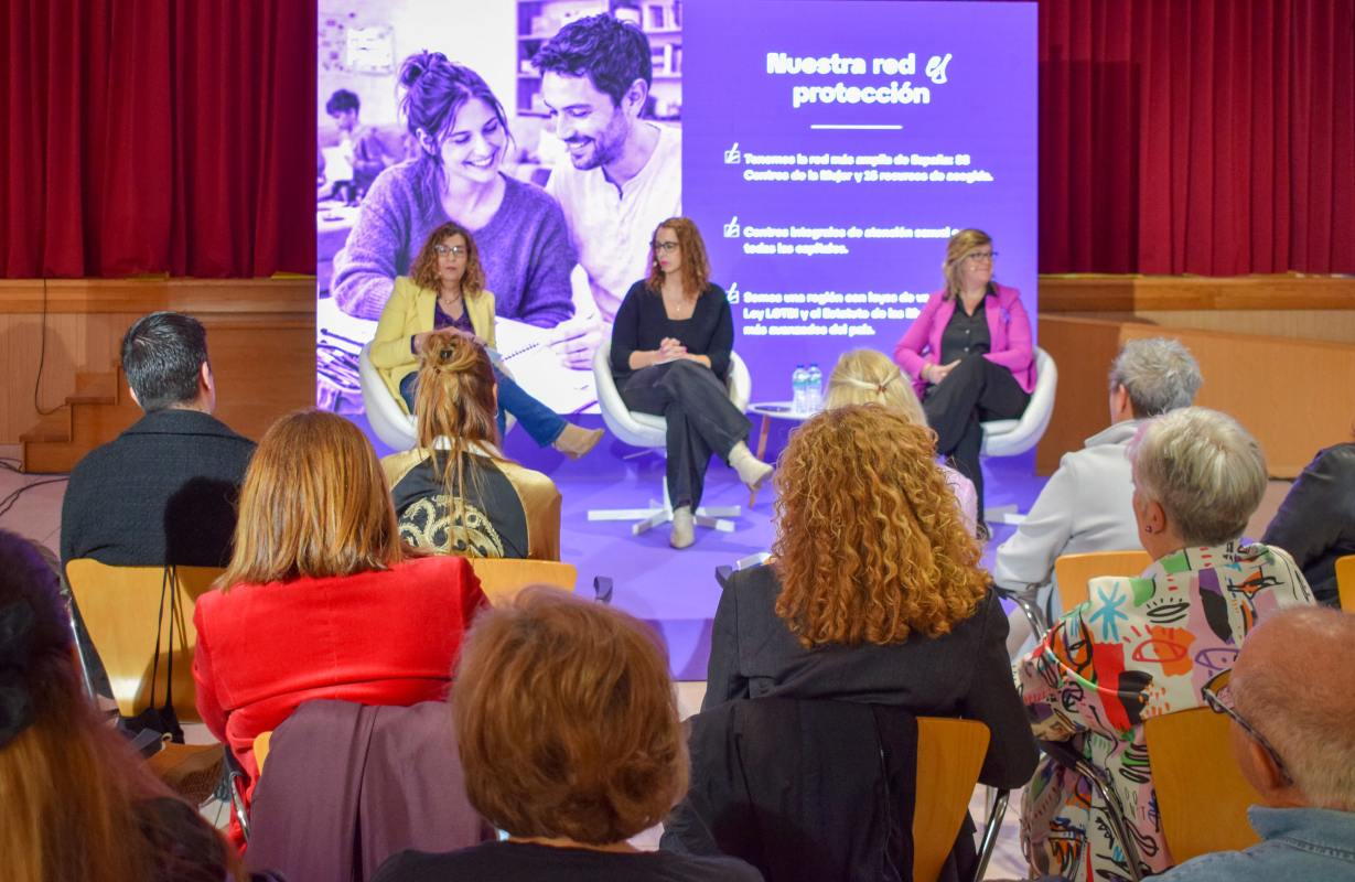 La consejera de Igualdad, Sara Simón, en la presentación  de la campaña ‘Corresponsabilidad es igualdad
