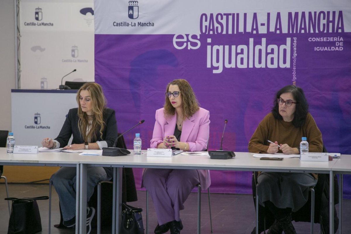 La consejera de Igualdad, Sara Simón, ha presidido la Mesa Técnica contra la Trata con Fines de Explotación Sexual