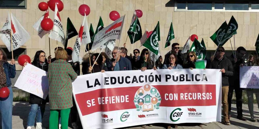 Concentración de los sindicatos CSIF y STAS.