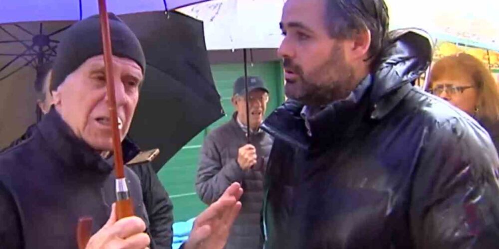 Un vecino le recrimina a Paco Núñez que no "politice" con la situación de las inundaciones en Talavera.