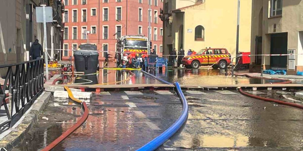 Drenaje de una de las calles inundadas en Talavera.
