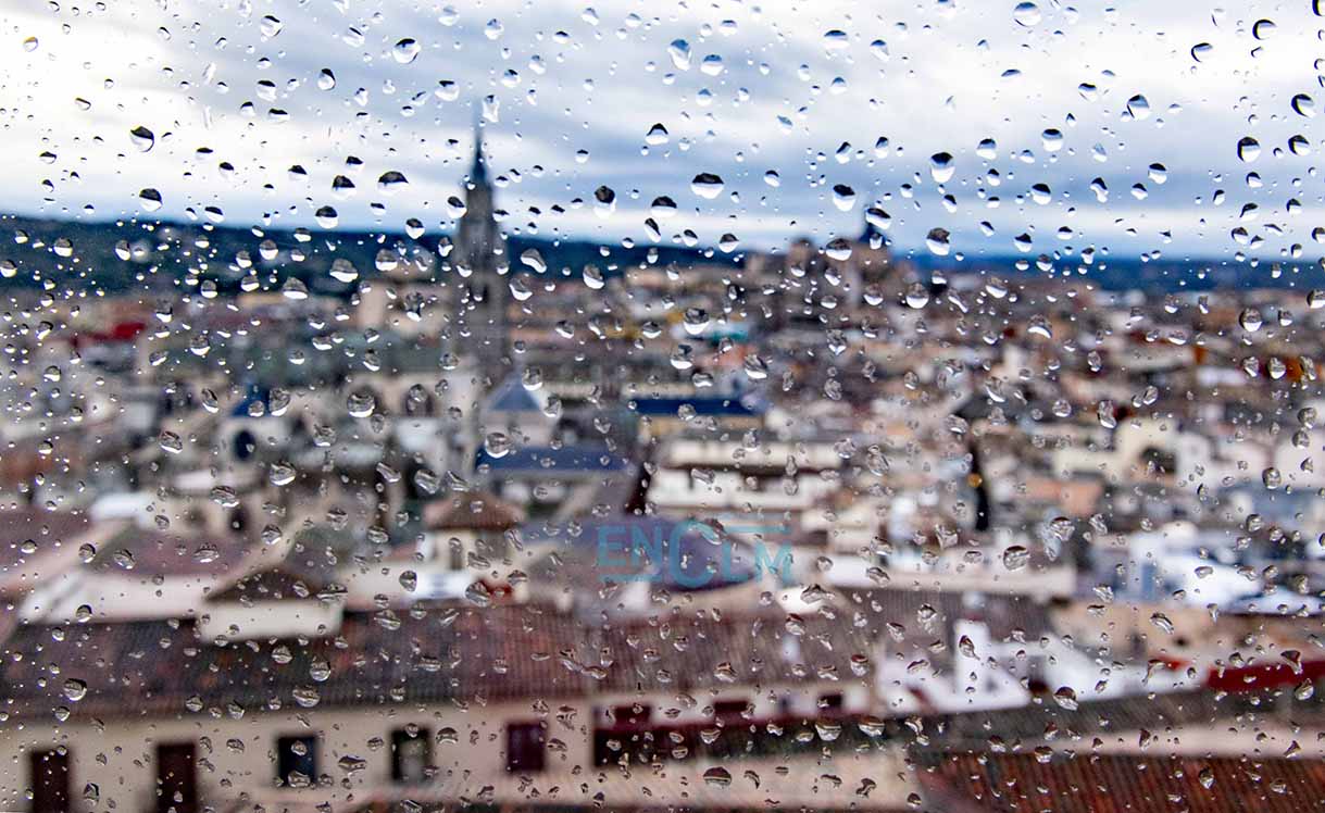 La ciudad de Toledo en un día lluvioso vista a través del cristal. Foto: Rebeca Arango.