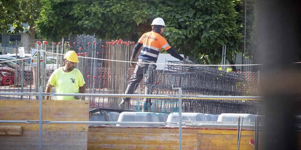 Trabadores en el barrio del Polígono de Toledo. Foto: Rebeca Arango.