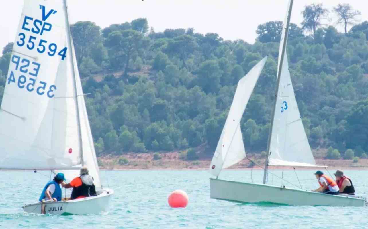 Una de las actividades organizadas por el club de vala de Valverde de Júcar.