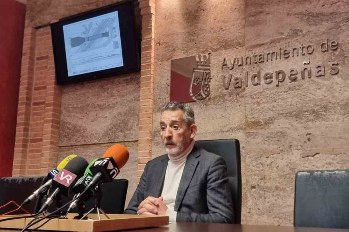 El alcalde de Valdepeñas, Jesús Martín, ha presentado el proyecto
