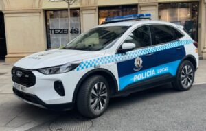 Vehículo de la Policía Local de Albacete en la calle Ancha. Elena Valero