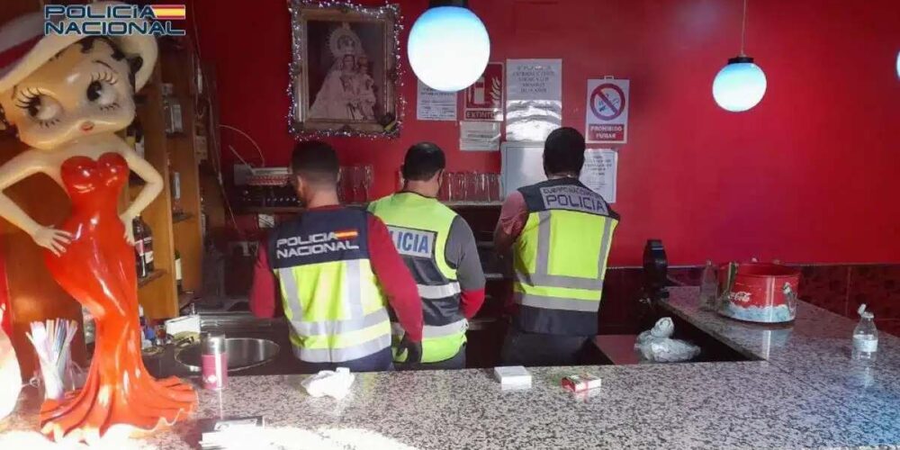 Imagen de archivo de una operación de la Policía Nacional en una casa-prostibulo de Tomelloso