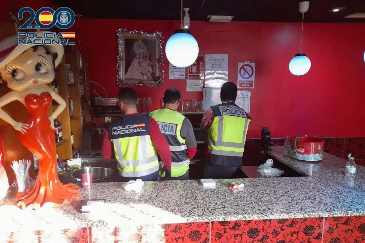 Imagen de archivo de una operación de la Policía Nacional en una casa-prostibulo de Tomelloso