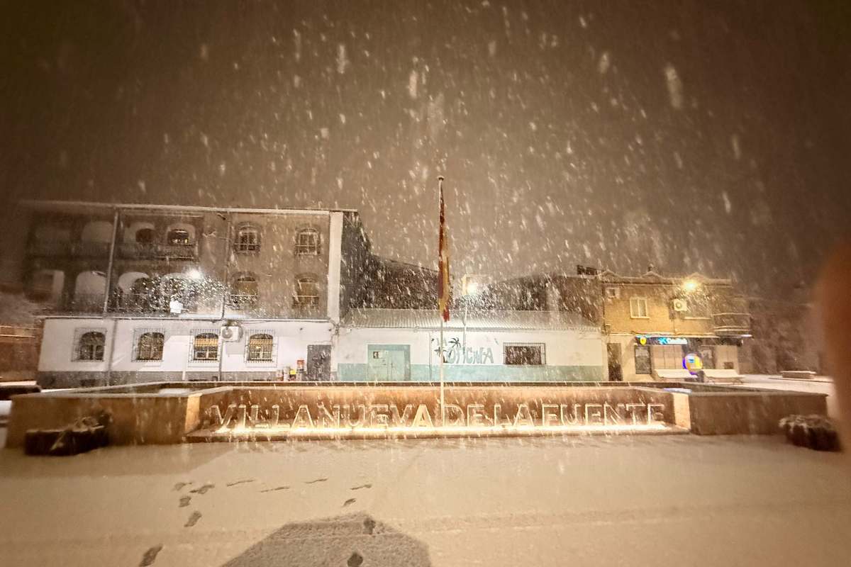 Imagen de la nevada caída durante la noche del 9 al 10 de marzo en Villanueva de la Fuente