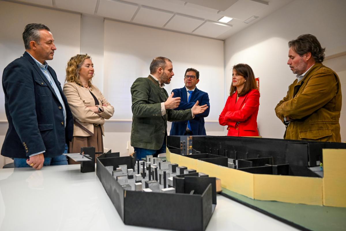 Los hermanos Garoz presentaron al presidente de la Diputación el proyecto museístico de Mucana