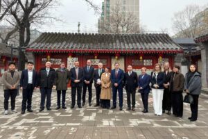 Representantes municipales y de la Cámara de Comercio en China