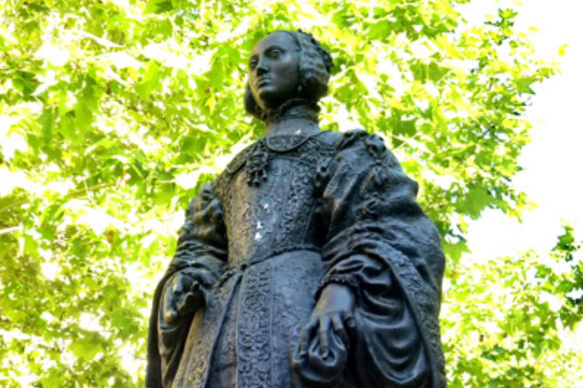 Escultura de Isabel de Portugal, en Albacete. Foto: Escultura y arte