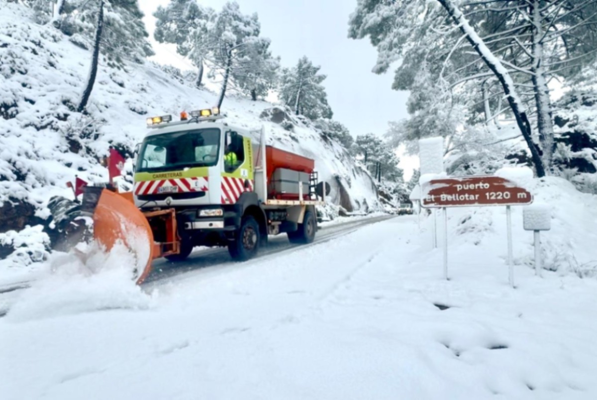 Trabajos en el puerto del Bellotar, al sur de la provincia de Albacete. Foto: JCCM