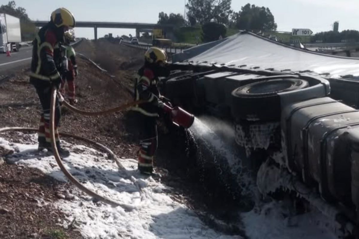 El camión accidentado. Foto: @cepeistoledo