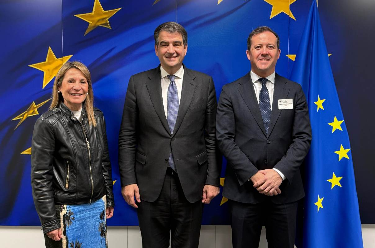 Elena Nevado, Raffaele Fitto y Carlos Velázquez.